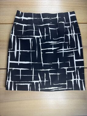 Amanda & Chelsea Black and White Geometric‎ Pencil Skirt